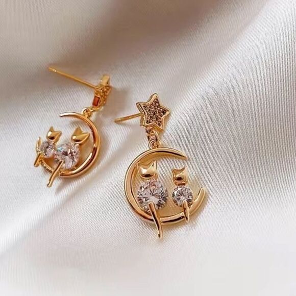 - 😺Gold plated Tiny Celestial Cat Cz Diamond Earrings - Picture 9 of 9